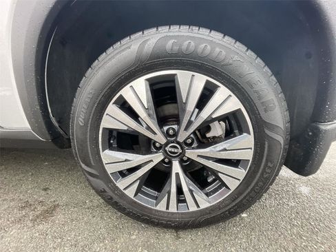 Used 2022 Nissan Rogue SV image 24