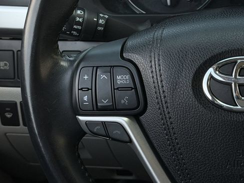 Used 2018 Toyota Highlander XLE FWD image 14