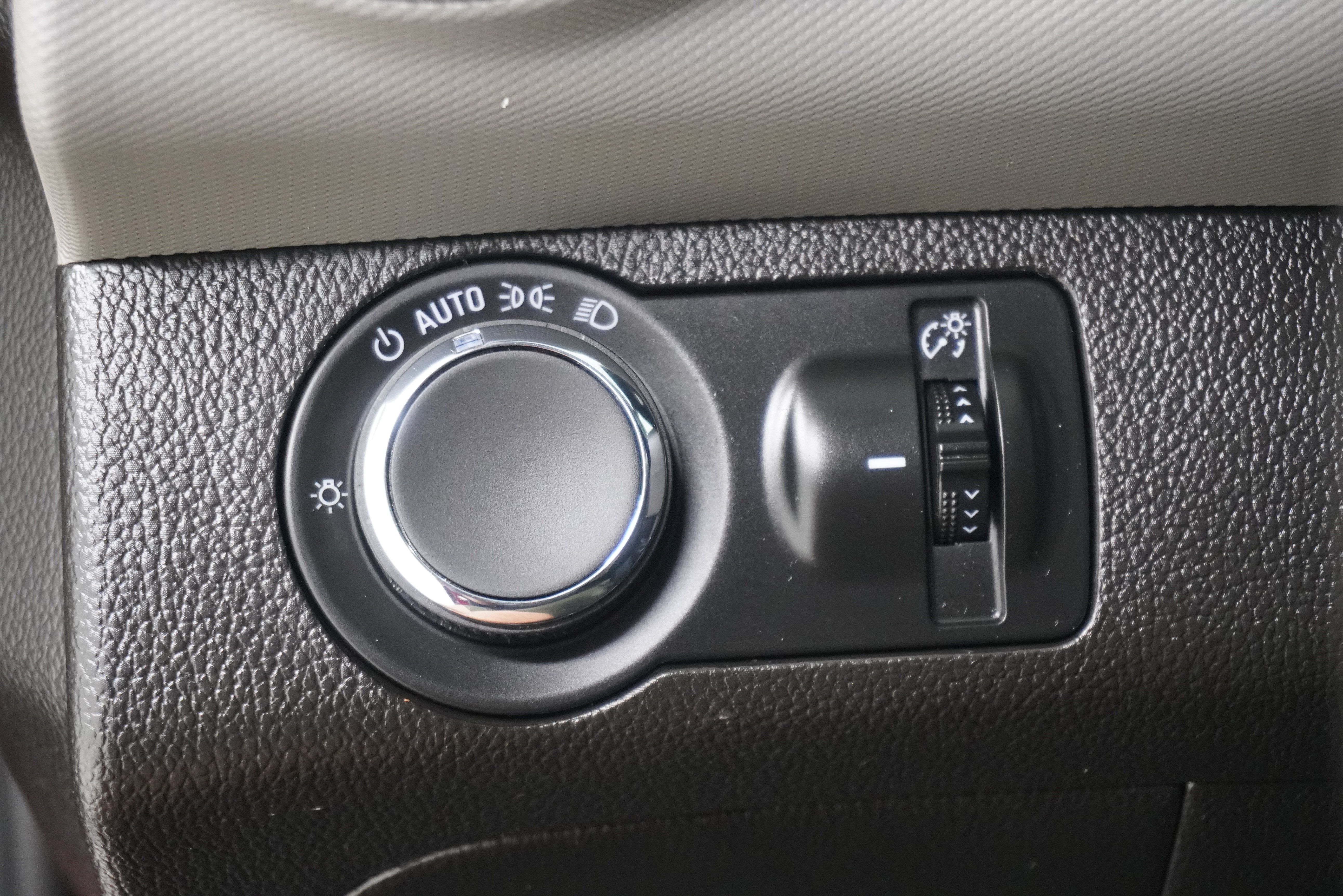 Used 2020 Chevrolet Sonic LT FWD image 20