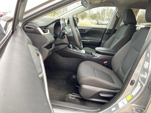 Used 2024 Toyota RAV4 LE image 33