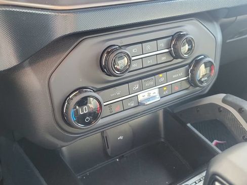Used 2023 Ford Bronco Outer Banks w/ Sasquatch Package AWD/4WD image 28
