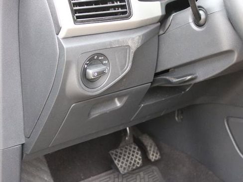 Used 2022 Volkswagen Atlas Cross Sport SE w/ Black Wheel Package image 22