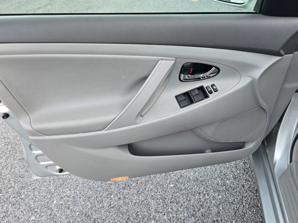 Used 2007 Toyota Camry Hybrid w/ Leather Pkg FWD image 9