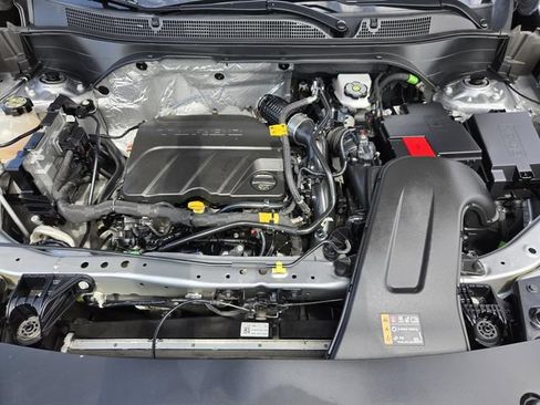 Used 2025 Chevrolet Trax LT FWD image 27
