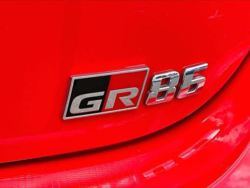 Used 2023 Toyota GR86 Premium w/ ALL Weather Mat Package (TMS) RWD image 9