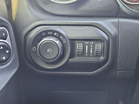 Used 2021 Jeep Wrangler Unlimited Sahara image 17