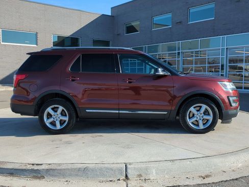 Used 2016 Ford Explorer XLT w/ Equipment Group 202A image 9