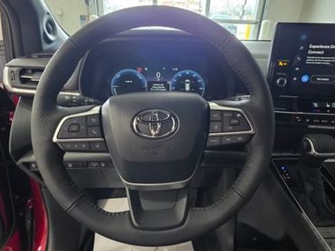 New 2026 Toyota Sienna Platinum image 17