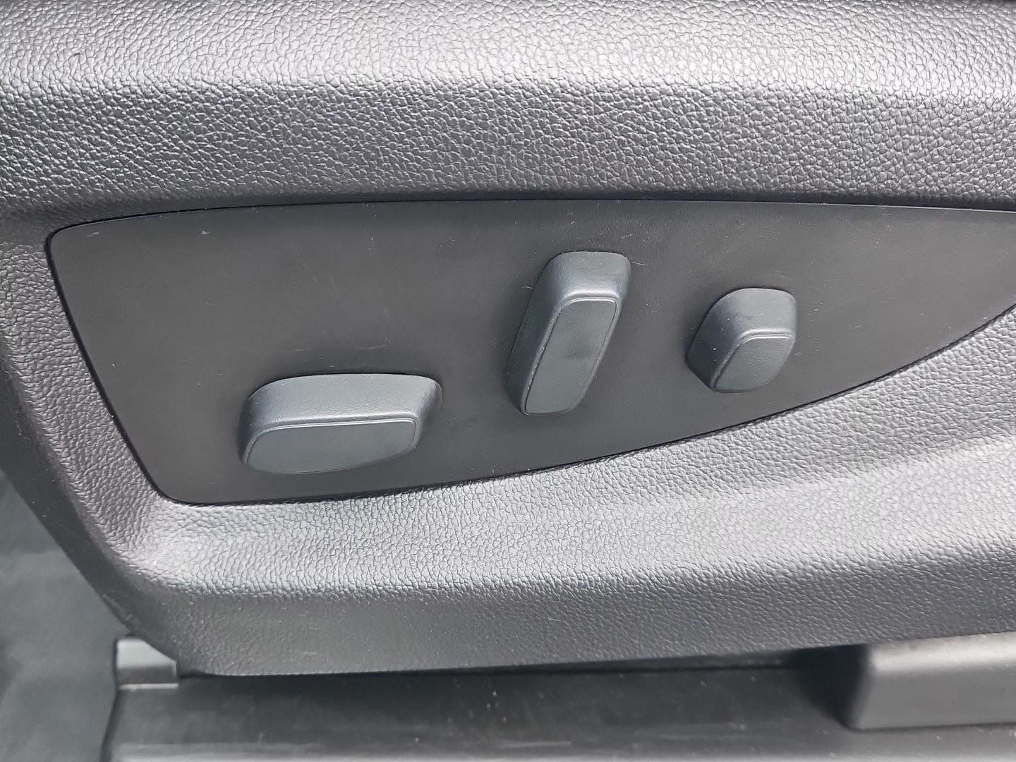 Used 2018 Chevrolet Silverado 1500 LT w/ All Star Edition AWD/4WD image 18