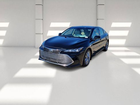 Used 2022 Toyota Avalon XLE image 1