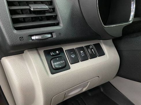 Used 2012 Toyota Highlander FWD w/ Tech Pkg image 12