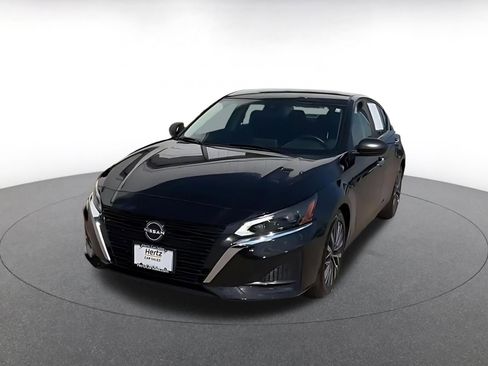 Used 2025 Nissan Altima 2.5 SV FWD image 4