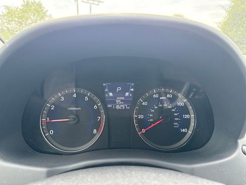 Used 2014 Hyundai Accent GLS FWD image 8