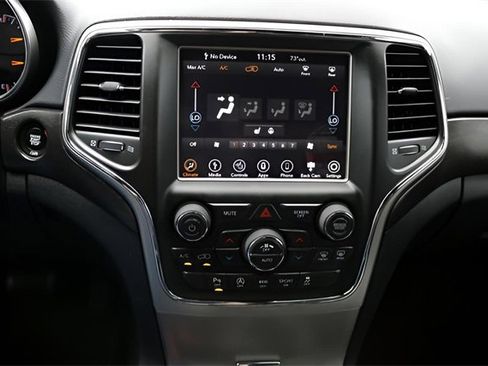 Used 2018 Jeep Grand Cherokee Altitude image 21