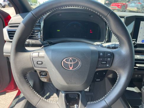 Used 2025 Toyota Camry SE w/ Convenience Package FWD image 21
