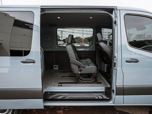Used 2024 Mercedes-Benz Sprinter 2500 image 39