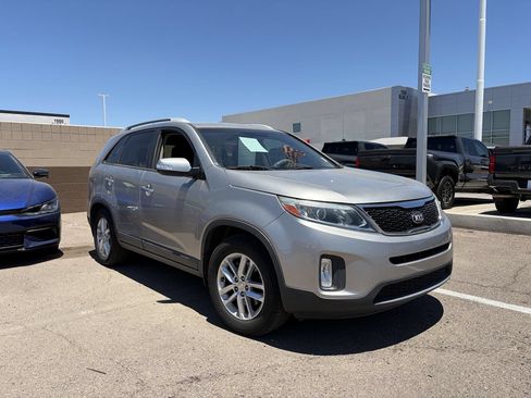 Used 2015 Kia Sorento LX FWD image 2