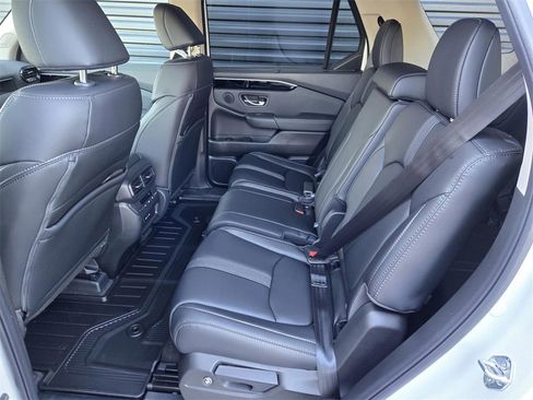 New 2025 Honda Pilot Touring image 10