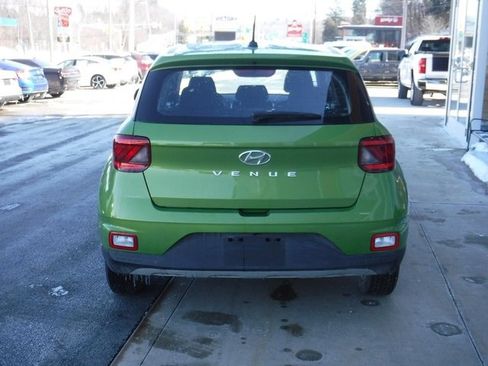 Used 2023 Hyundai Venue SE image 7