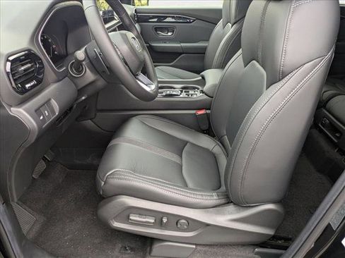 New 2025 Honda Pilot Touring image 4