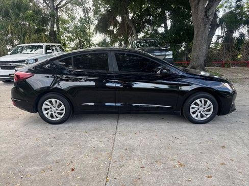 Used 2020 Hyundai Elantra SE FWD image 5