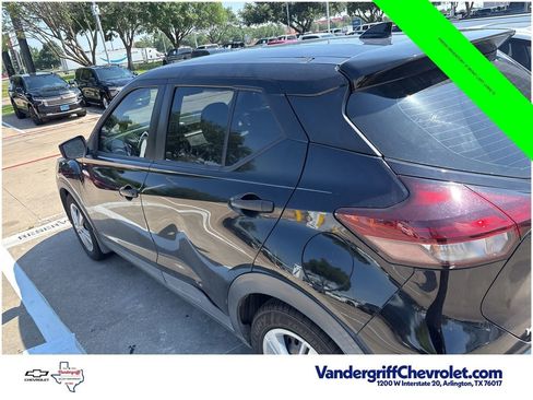 Used 2022 Nissan Kicks S FWD image 5