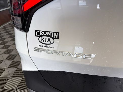 Used 2023 Kia Sportage EX AWD/4WD image 10