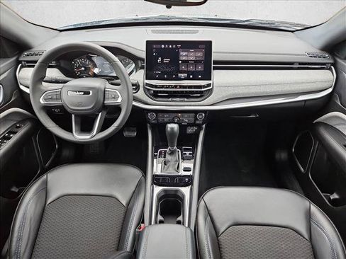 Used 2023 Jeep Compass Latitude AWD/4WD image 16