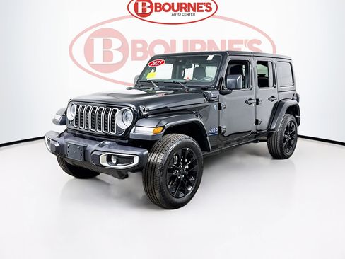 Used 2025 Jeep Wrangler Unlimited Sahara w/ Safety Group AWD/4WD image 5