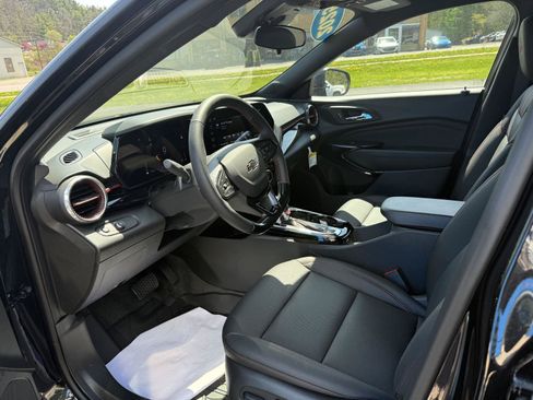 New 2025 Chevrolet Trax RS w/ Driver Confidence Package FWD image 9
