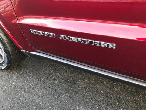 Used 2018 Jeep Grand Cherokee Limited image 41