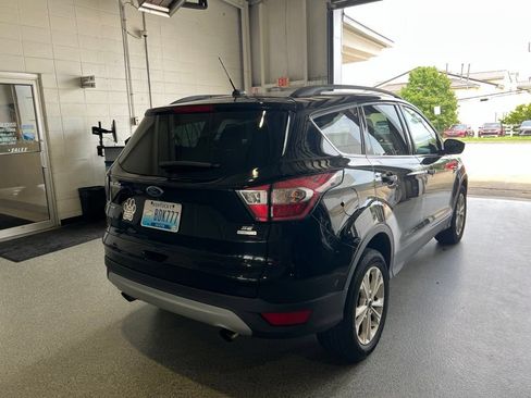 Used 2018 Ford Escape SE FWD image 3