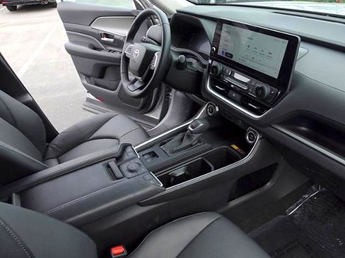 Certified 2025 Toyota Grand Highlander AWD image 14
