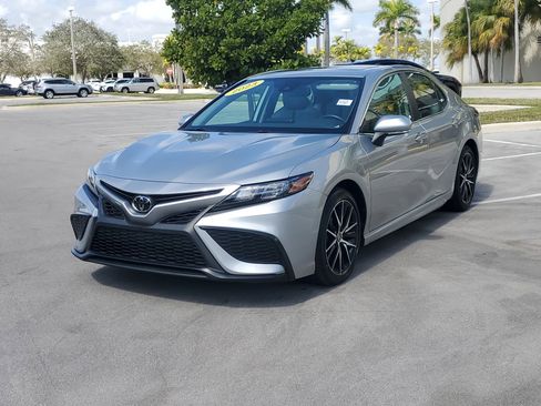 Used 2023 Toyota Camry SE w/ Cold Weather Package image 7