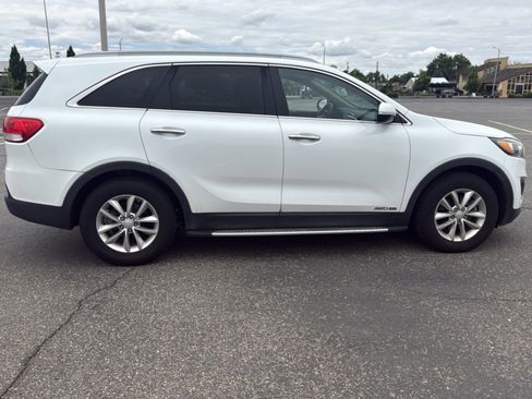 Used 2016 Kia Sorento LX AWD/4WD image 9