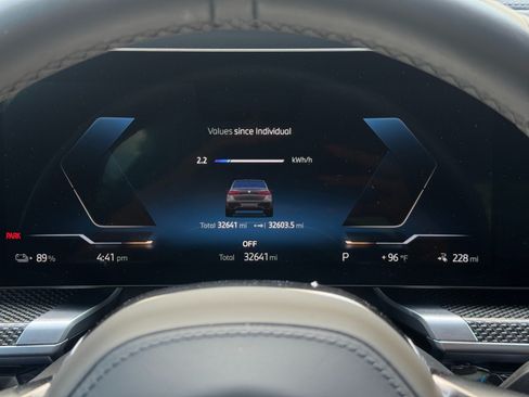Used 2023 BMW i7 xDrive60 w/ Executive Package 2 AWD/4WD image 22