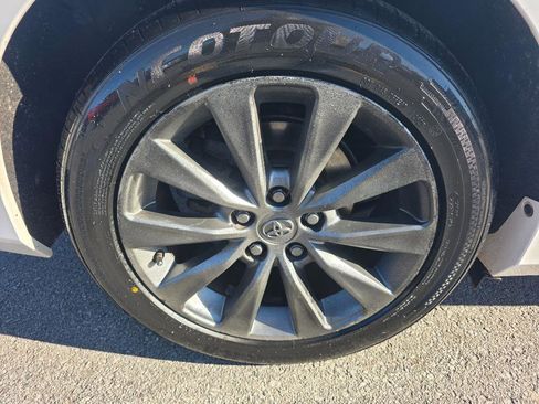 Used 2016 Toyota Camry XLE image 20