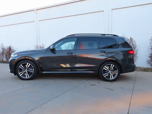 Used 2021 BMW X7 M50i image 5