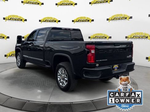 Used 2024 Chevrolet Silverado 2500 High Country w/ Technology Package AWD/4WD image 3