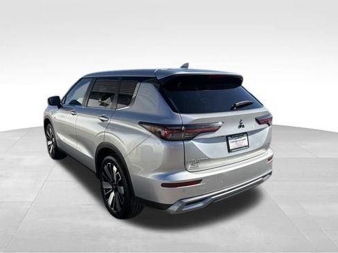 Used 2025 Mitsubishi Outlander SE FWD image 11
