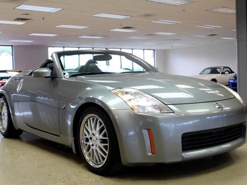 Used 2004 Nissan 350Z Touring image 18