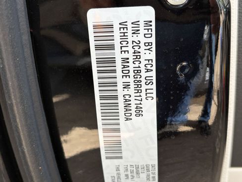 Used 2024 Chrysler Pacifica Touring-L FWD image 32