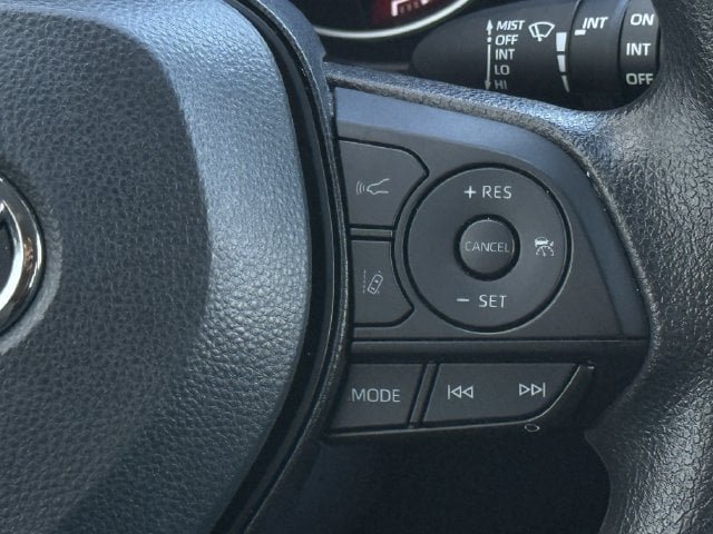 Used 2025 Toyota RAV4 XLE FWD image 15