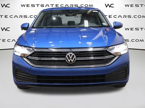 Used 2024 Volkswagen Jetta SE image 4
