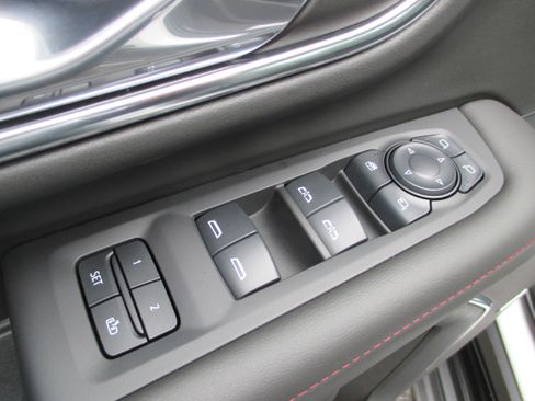 Used 2024 Chevrolet Suburban RST w/ Luxury Package image 18