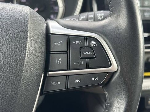Used 2023 Toyota Highlander XLE image 25