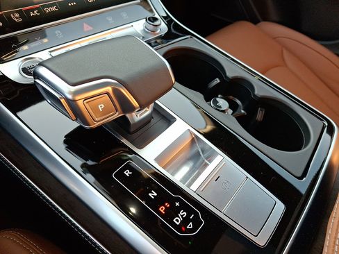 Used 2025 Audi Q8 Prestige w/ Prestige Package image 16