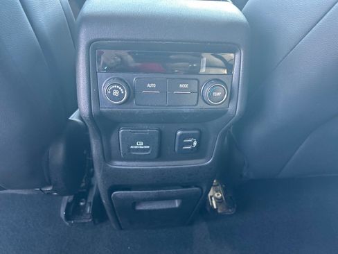 Used 2018 GMC Acadia SLT image 12