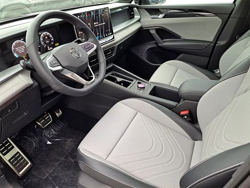 New 2026 Volkswagen Tiguan SE R-Line image 7