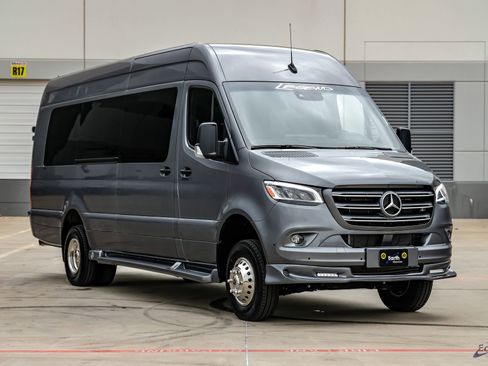 Used 2023 Mercedes-Benz Sprinter 3500 image 22
